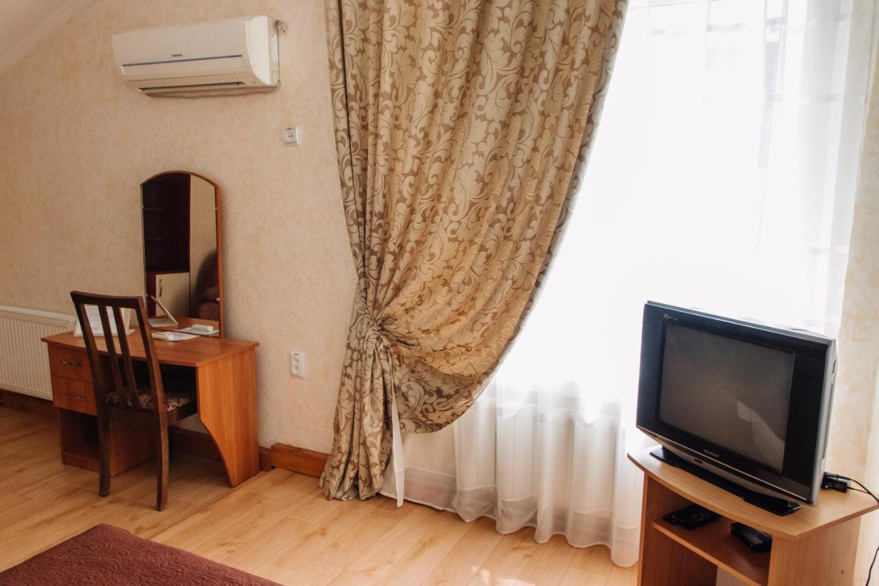 Гостинний Двір "Марія" Hotel Kropyvnytskyi Ngoại thất bức ảnh